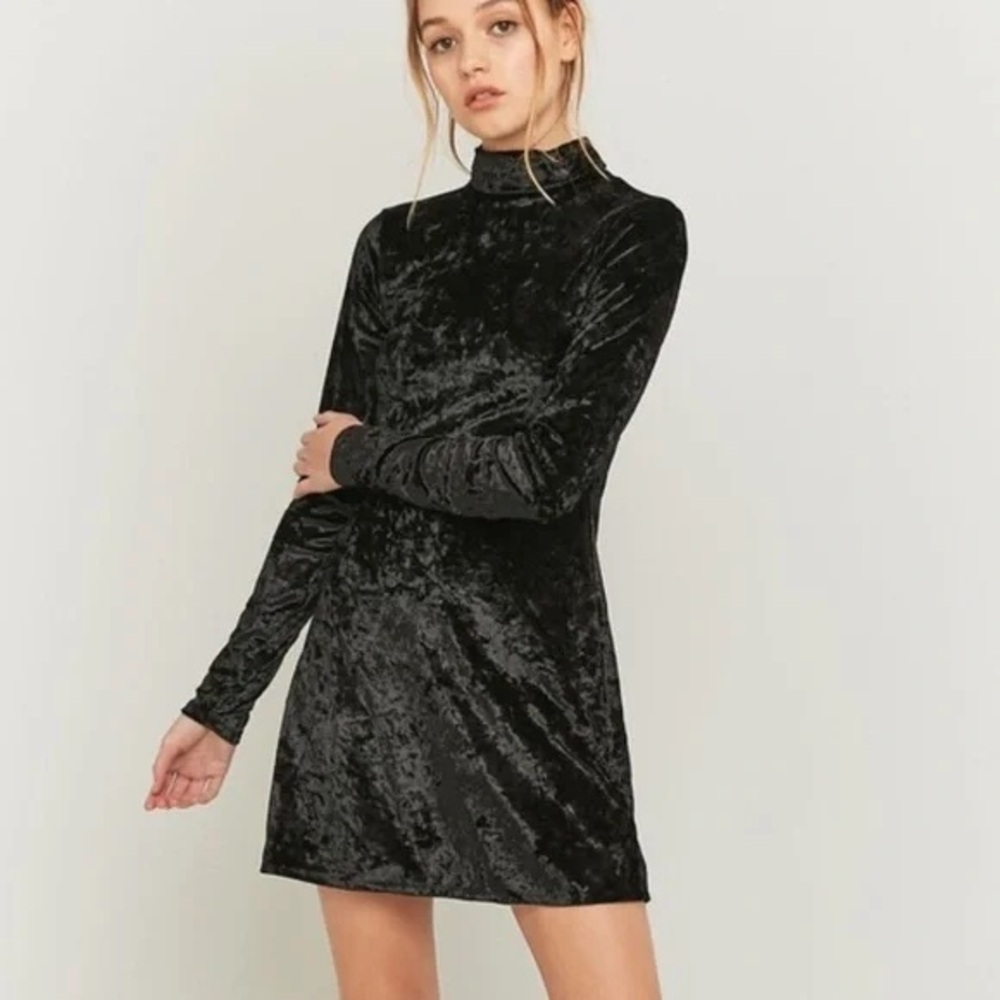 NWT Urban Outfitters Ice Crusher Velvet Mock Neck Mini Dress Small